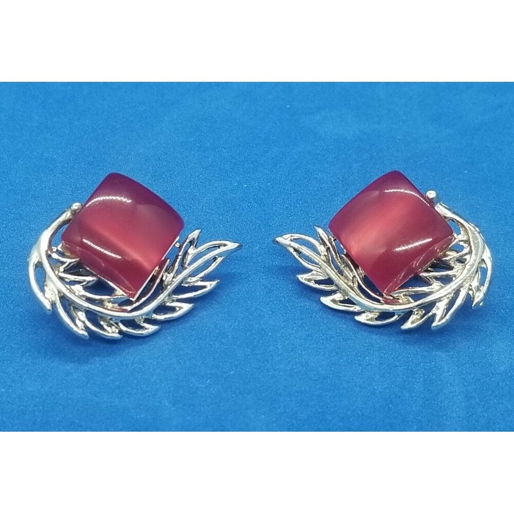 Vintage Thermoset Clip On Earrings 1960s Cats Eye Leaf Silver Tone Valentines